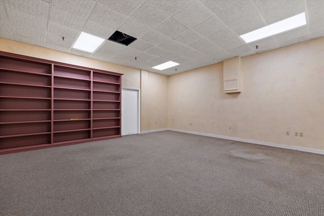39 Elm St, Southbridge, MA 01550