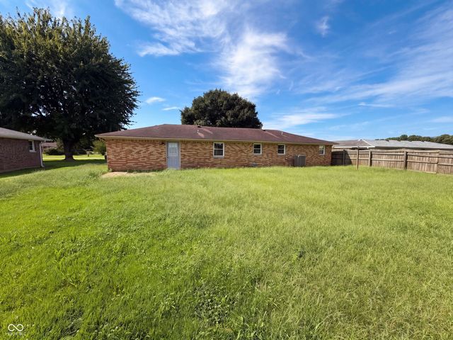 2584 E Phylbeck Avenue, Terre Haute, IN 47805