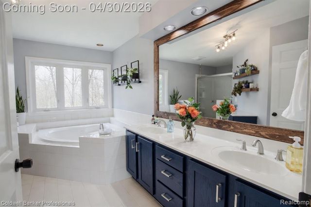 1345 Kings Pointe Road, Grand Blanc, MI 48439