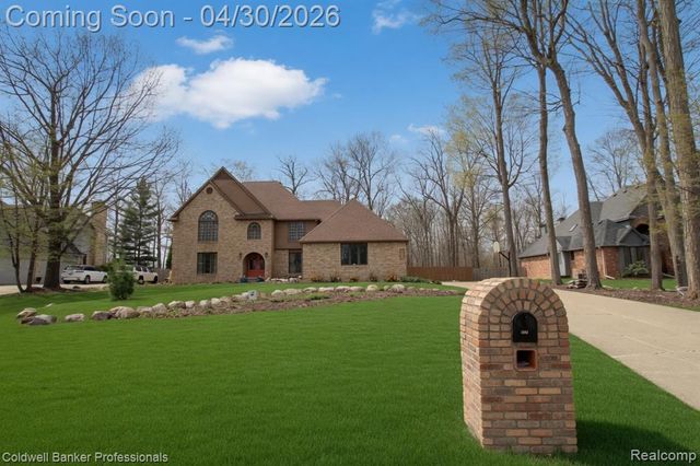 1345 Kings Pointe Road, Grand Blanc, MI 48439