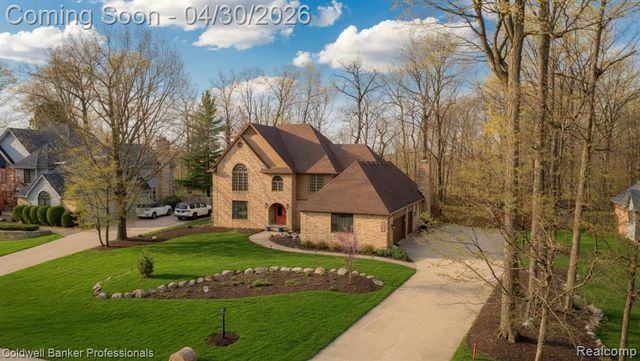 1345 Kings Pointe Road, Grand Blanc, MI 48439
