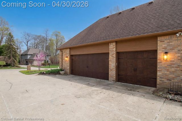 1345 Kings Pointe Road, Grand Blanc, MI 48439