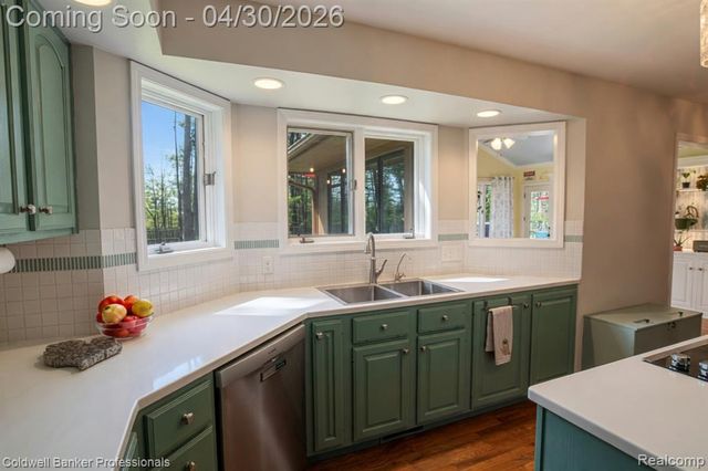 1345 Kings Pointe Road, Grand Blanc, MI 48439