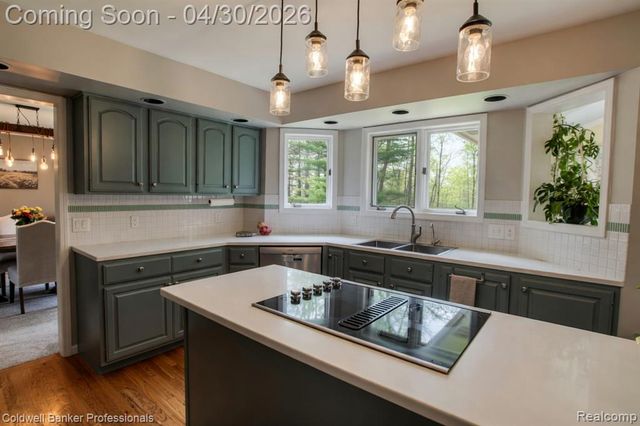 1345 Kings Pointe Road, Grand Blanc, MI 48439