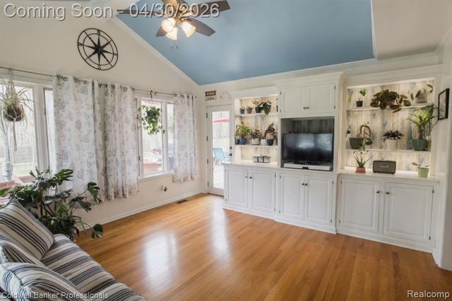 1345 Kings Pointe Road, Grand Blanc, MI 48439
