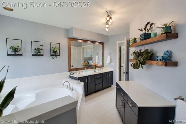 1345 Kings Pointe Road, Grand Blanc, MI 48439