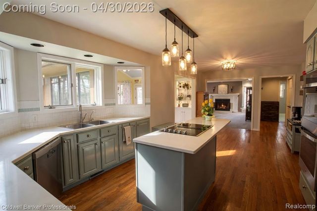 1345 Kings Pointe Road, Grand Blanc, MI 48439