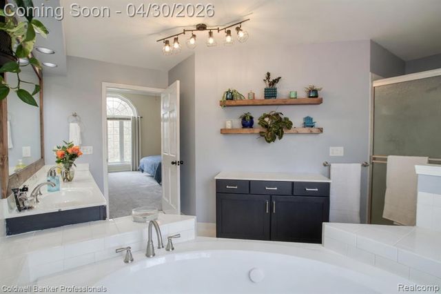 1345 Kings Pointe Road, Grand Blanc, MI 48439