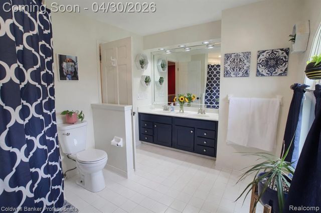 1345 Kings Pointe Road, Grand Blanc, MI 48439