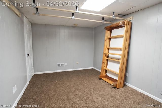 1345 Kings Pointe Road, Grand Blanc, MI 48439