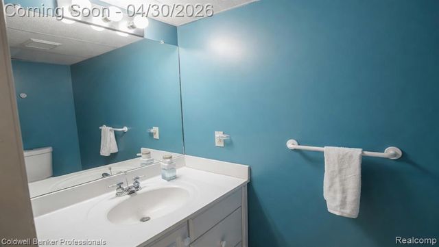 1345 Kings Pointe Road, Grand Blanc, MI 48439
