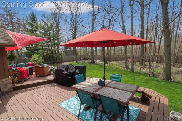 1345 Kings Pointe Road, Grand Blanc, MI 48439