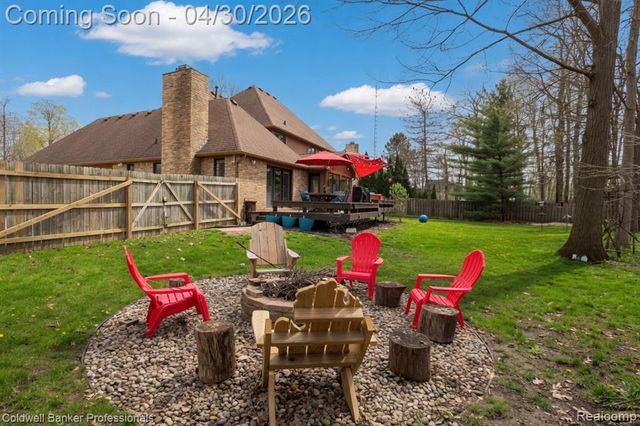 1345 Kings Pointe Road, Grand Blanc, MI 48439