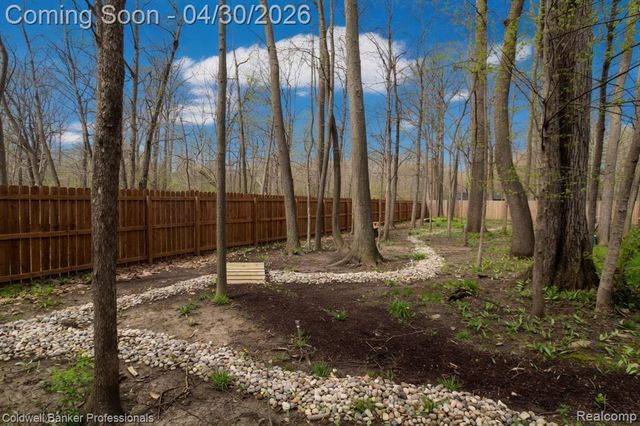 1345 Kings Pointe Road, Grand Blanc, MI 48439