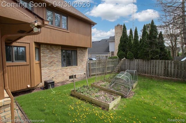 1345 Kings Pointe Road, Grand Blanc, MI 48439