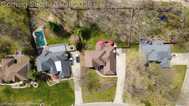 1345 Kings Pointe Road, Grand Blanc, MI 48439