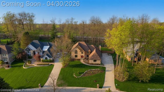1345 Kings Pointe Road, Grand Blanc, MI 48439