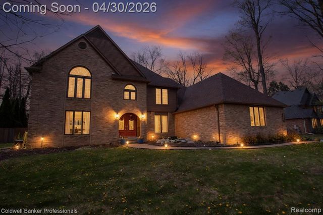 1345 Kings Pointe Road, Grand Blanc, MI 48439