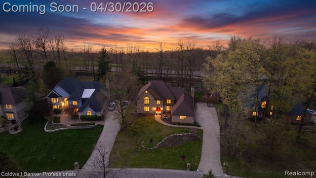 1345 Kings Pointe Road, Grand Blanc, MI 48439