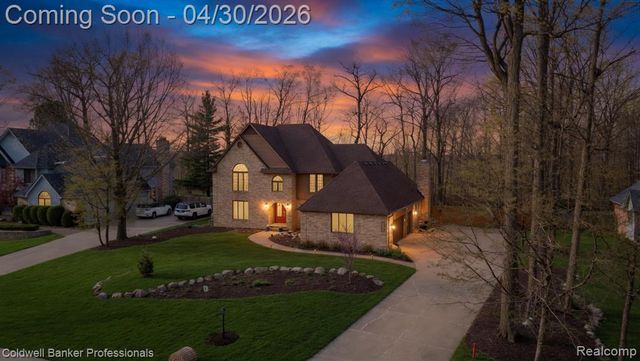 1345 Kings Pointe Road, Grand Blanc, MI 48439
