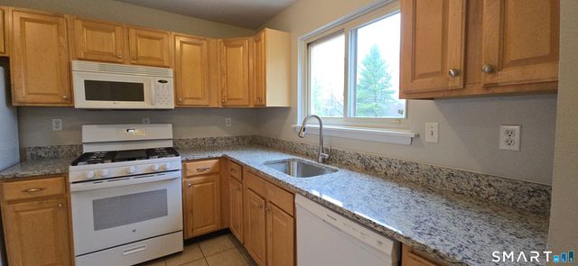 28 Larkspur Drive 28, Cromwell, CT 06416