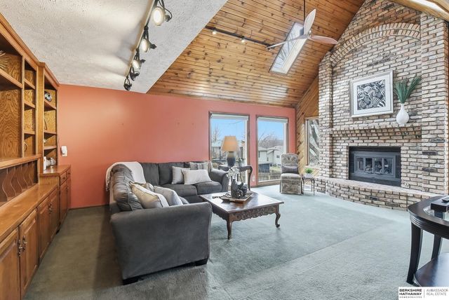 15724 Leavenworth Street, Omaha, NE 68118