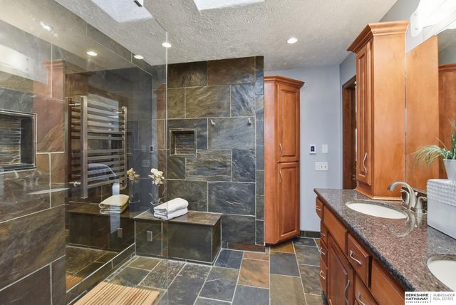 15724 Leavenworth Street, Omaha, NE 68118