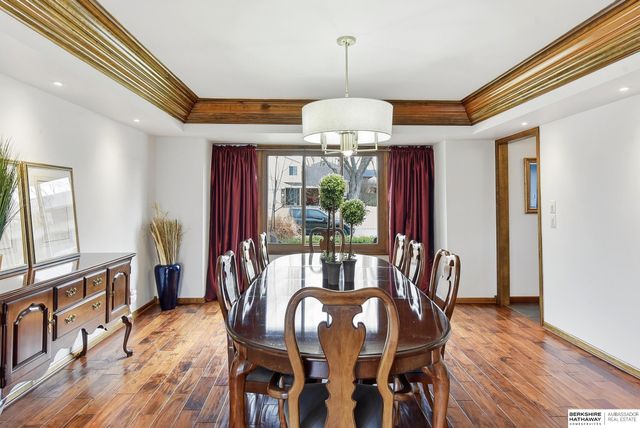 15724 Leavenworth Street, Omaha, NE 68118