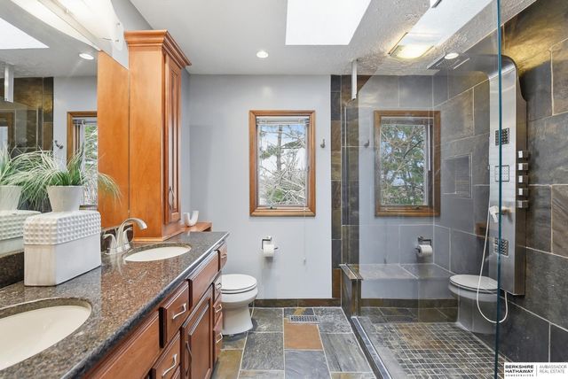 15724 Leavenworth Street, Omaha, NE 68118