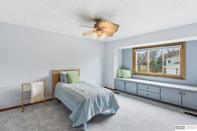 15724 Leavenworth Street, Omaha, NE 68118