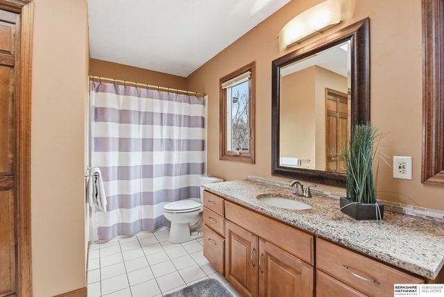 15724 Leavenworth Street, Omaha, NE 68118