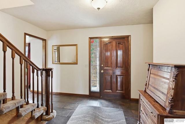 15724 Leavenworth Street, Omaha, NE 68118