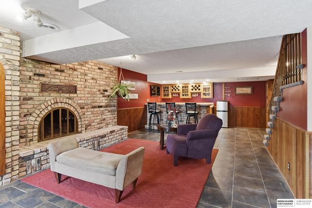 15724 Leavenworth Street, Omaha, NE 68118