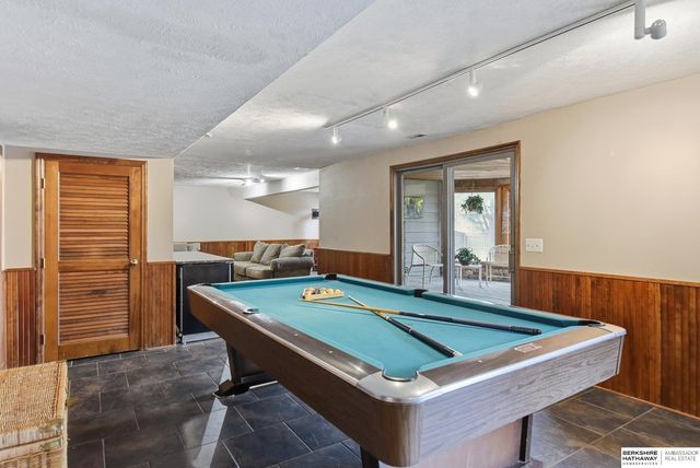 15724 Leavenworth Street, Omaha, NE 68118