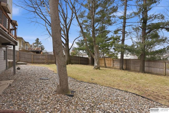 15724 Leavenworth Street, Omaha, NE 68118