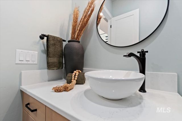 993 S Waning Ln, Eagle, ID 83616