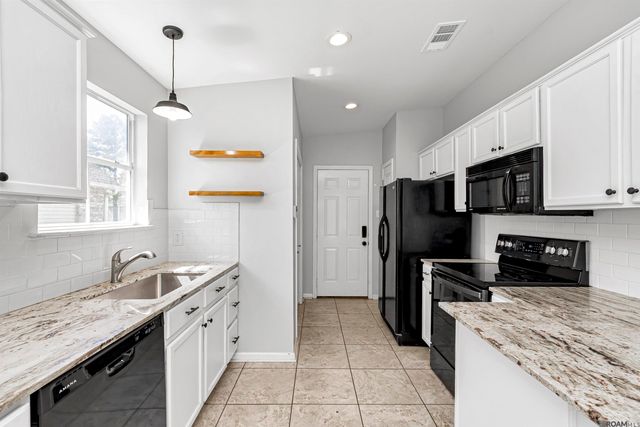 17034 Hunters Trace St W, Prairieville, LA 70769