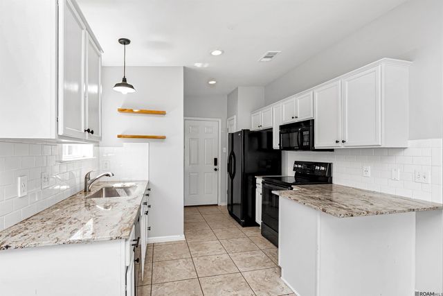 17034 Hunters Trace St W, Prairieville, LA 70769