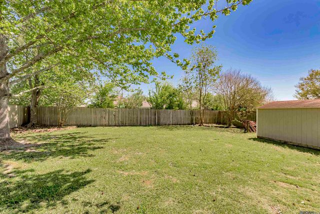 17034 Hunters Trace St W, Prairieville, LA 70769