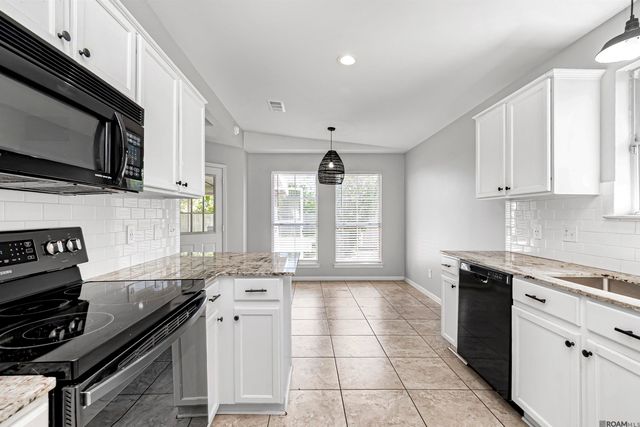 17034 Hunters Trace St W, Prairieville, LA 70769