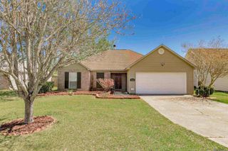 17034 Hunters Trace St W, Prairieville, LA 70769