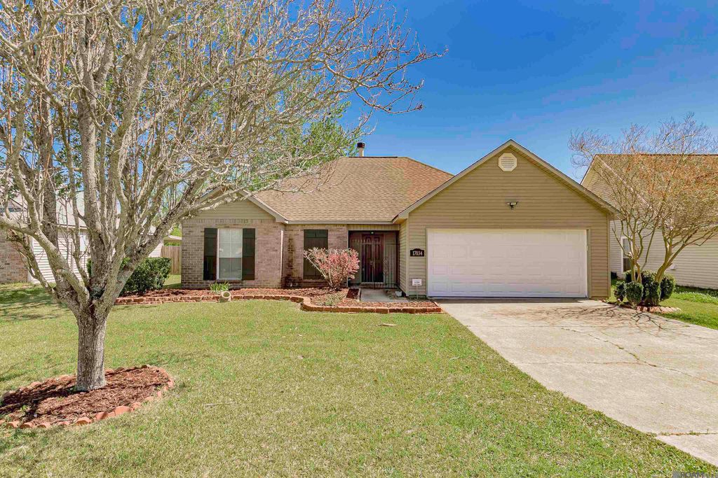 17034 Hunters Trace St W, Prairieville, LA 70769