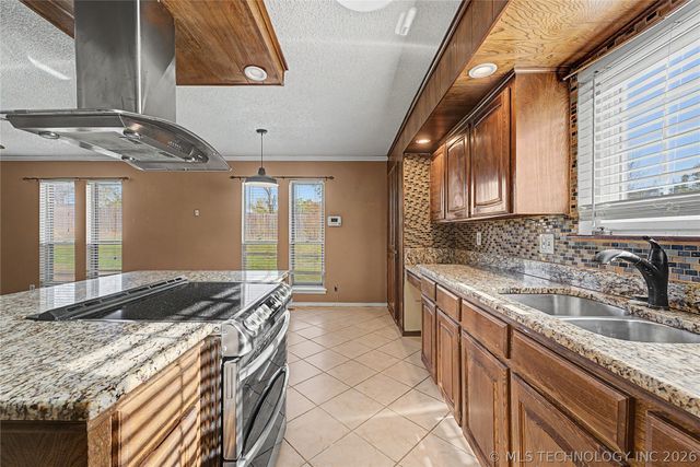 1405 W Young Street, Tulsa, OK 74127