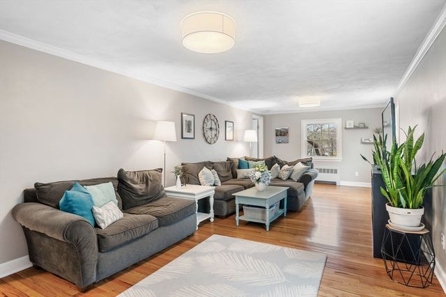 4 Bedford Ter, Woburn, MA 01801