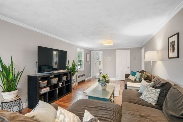 4 Bedford Ter, Woburn, MA 01801