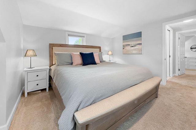 4 Bedford Ter, Woburn, MA 01801