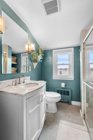 4 Bedford Ter, Woburn, MA 01801