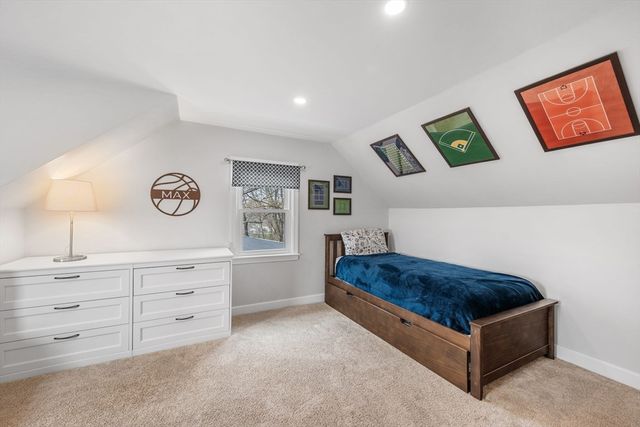 4 Bedford Ter, Woburn, MA 01801