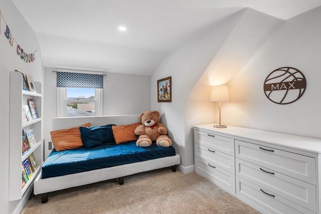 4 Bedford Ter, Woburn, MA 01801