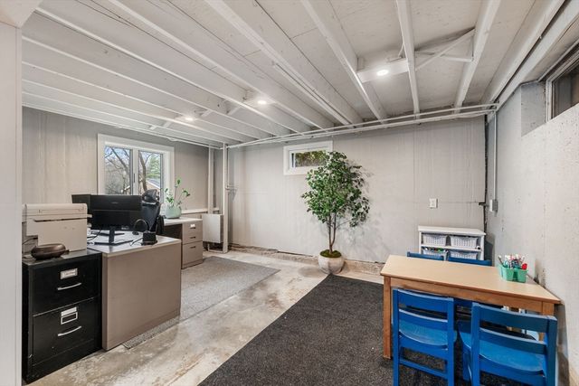 4 Bedford Ter, Woburn, MA 01801